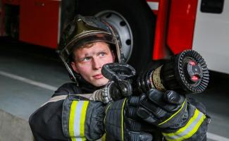 Пожарный — описание профессии, плюсы и минусы