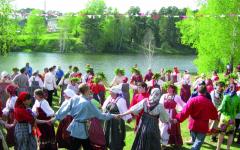 Παραδοσιακά παιχνίδια, στρογγυλοί χοροί και νεανική διασκέδαση τη Μεγάλη Μέρα - Μασλένιτσα
